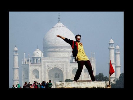 వర్కవుట్ అవుద్దా?: ఛార్మినార్ కాస్తా తాజ్ మహల్ చేసారు