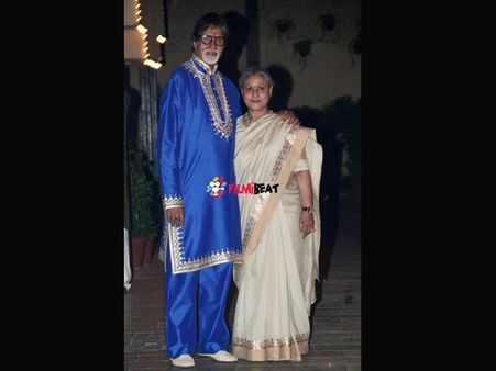 బిగ్‌బి ఇంట్లో దివాళీ సెలబ్రేషన్స్, స్టార్స్ సందడి (ఫోటోస్)