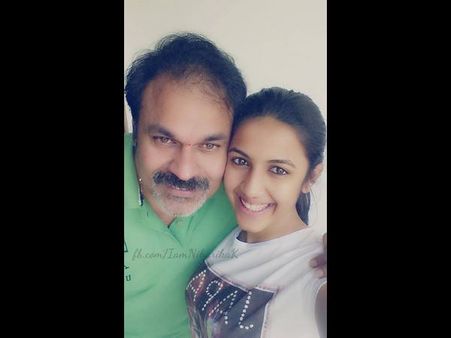 నాగబాబు కూతురు నిహారిక రూటే సపరేటు (ఫోటోస్)