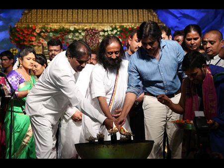 ఏం మాట్లాడాలో తెలియటం లేదంటూ పవన్ స్పీచ్ (వీడియో)