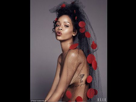 మేగజైన్ కోసం టాప్ లెస్‌గా అదరగొట్టింది (ఫోటోస్)