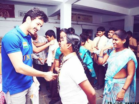 అంధుల పాఠశాలలో అఖిల్ దుస్తుల పంపిణీ (ఫోటోస్)