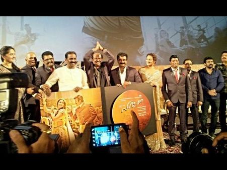 అదే అనుష్కకి,అవ్వకీ తేడా: రజనీకాంత్ ('లింగ' ఆడియో ఫొటోలు)