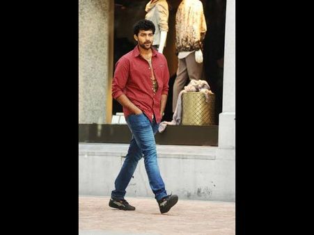 ‘ముకుందా’: ఎక్సపెక్టేషన్స్ పెంచేస్తున్నాడు(కొత్త ఫొటోలు)