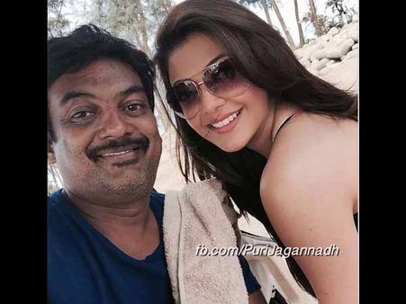 పూరీ జగన్ తో హాట్ గా కాజల్ (సెల్ఫీ ఫొటో)