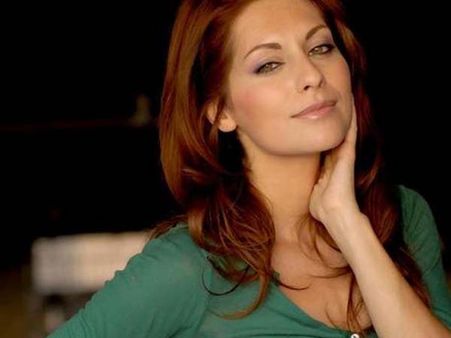 గిబ్సన్ మాజీ ప్రేయసి నాడియా బాలీవుడ్ ఎంట్రీ