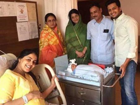 జెనీలియా కొడుకు ముద్దొస్తున్నాడు (ఫస్ట్ లుక్ ఫోటోస్)