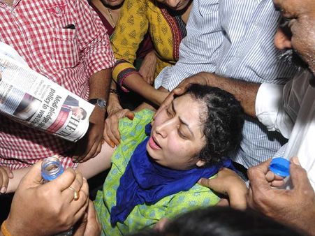 చక్రి భార్య వేధింపులు...సినీ పెద్దలు రంగంలోకి