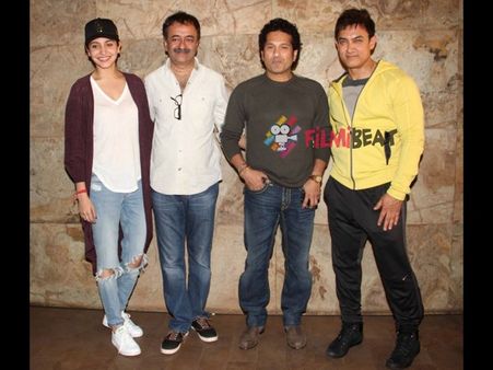 పికె: సచిన్ కోసం స్పెషల్ షో, పోలీసులొచ్చారు (ఫోటోస్)