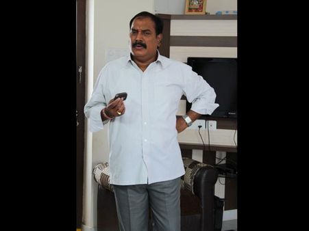 అంతా సీక్రెట్: ఆహుతి ప్రసాద్ ఆరోగ్యంపై సమాచారం లేదు