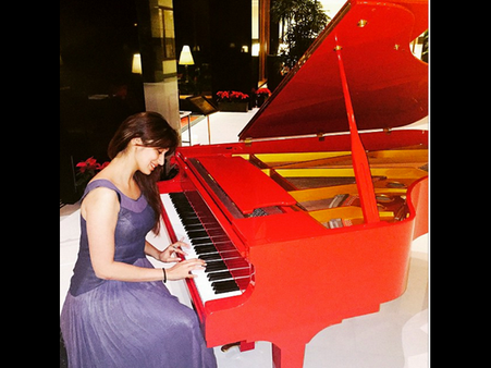 అటు పియోనో, ఇటు జిమ్మాస్టిక్స్‌ నేర్చుకుంటోంది