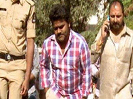 వేణుకు తెలంగాణ ఫోరం మద్దతు, గౌడ సంఘాల ధర్నా