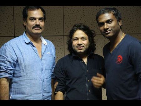 పవన్ కోసం కైలాష్‌ ఖేర్‌ స్పెషల్ గా...(ఫొటోలు)