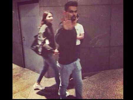 అర్ధరాత్రి దాటాక బాయ్ ఫ్రెండ్‌ను కలిసిన అనుష్క (ఫోటో)