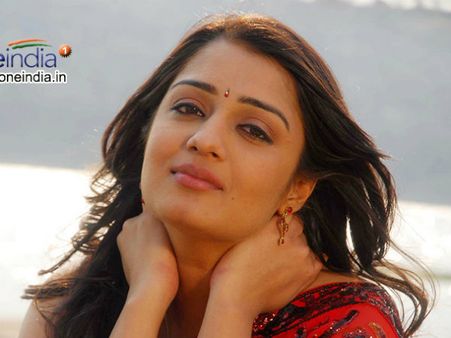 ఆ అభిమాని నీచమైన పని చేసాడంటున్న నిఖిత