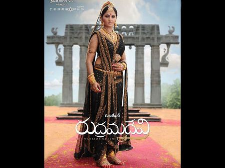 న్యూ ఇయర్ గిఫ్ట్: అనుష్క ‘రుద్రమదేవి’ రెగల్ లుక్