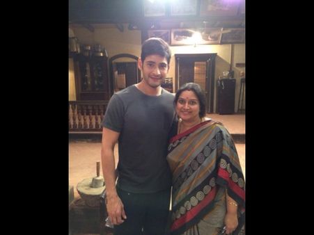 మహేష్ ఇలా: కొత్త చిత్రం ఆన్ లొకేషన్ లో...(ఫొటో)