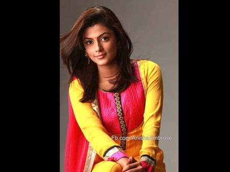 వెయిట్ చెయ్యలేను: ‘గబ్బర్ సింగ్-2’ హీరోయిన్ ట్వీట్