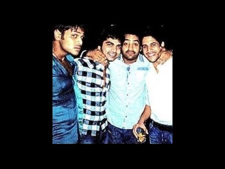 తోటి హీరోలతో పార్టీ మూడ్ లో ఎన్టీఆర్...( ప్రెవేట్ ఫొటో)