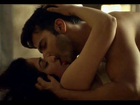 షాకిచ్చిన హీరోయిన్: ముద్దులతో వేడెక్కిస్తోంది (ఫోటోస్)