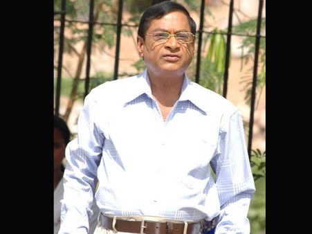 వెళ్లకుంటే?: ఎంఎస్ మరణంపై బాలయ్య, మోహన్ బాబు