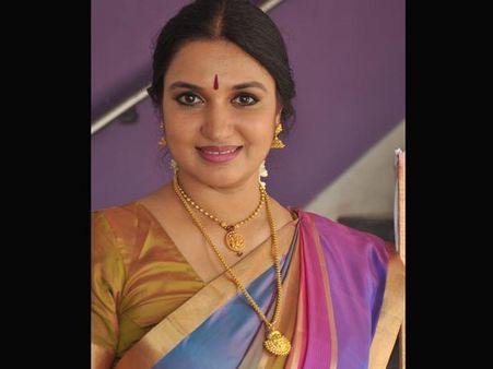 మహేష్ బాబు తల్లిగా ఆమె కాదు...ఈమే ఫైనల్ !