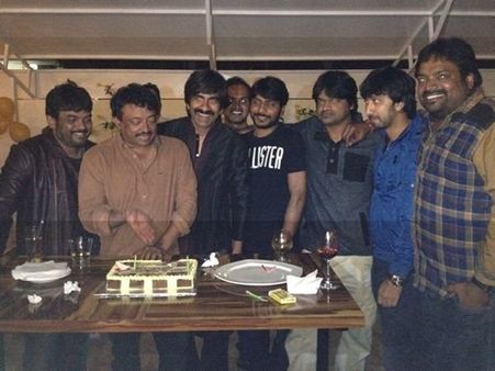 రవితేజ పుట్టిన రోజు వేడక..స్టార్ డైరక్టర్స్ తో (ఫొటోలు)