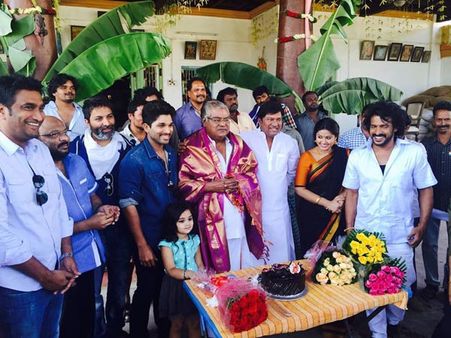 కోట శ్రీనివాసరావుకు బన్నీ-త్రిక్రమ్ టీం సన్మానం