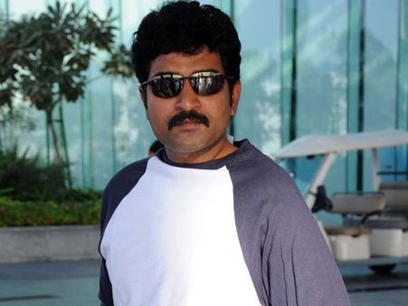 జూ ఎన్టీఆర్ ఫ్రెండ్ భూమి కబ్జా చేసారు