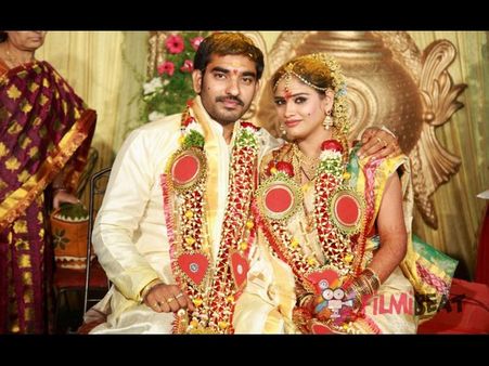 సంతోష్ పవన్‌తో అంజలి ప్రేమ వివాహం (ఫోటోలు)