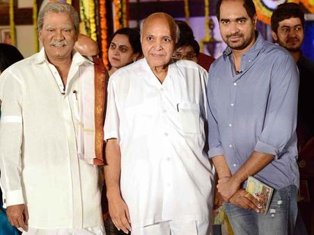 తాతైన రాజేంద్రప్రసాద్..మనుమరాలితో (వీడియో)