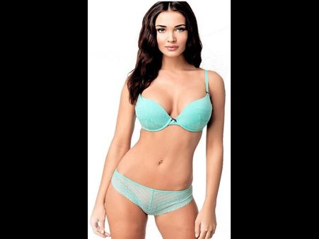 ఇంత హాటా?: టు పీస్ బికినీలో 'ఐ' భామ (ఫొటో)