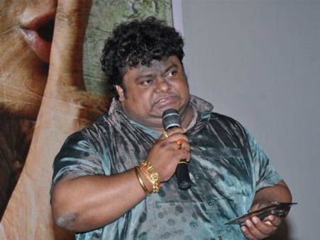 నావి నాకు ఇప్పించండి: వదినపై చక్రి సోదరుడి ఫిర్యాదు