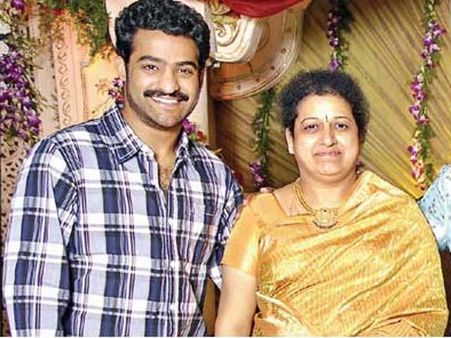 అమ్మ ముద్దాడింది, నాన్న కళ్లు చెమర్చాయి: ఎన్టీఆర్