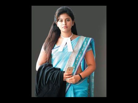 అపుడు కేసులు, ఇపుడు హీరోయిన్ అంజలి లాయర్