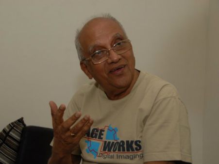 ఆయనో మహావృక్షం : సింగీతం శ్రీనివాసరావు.