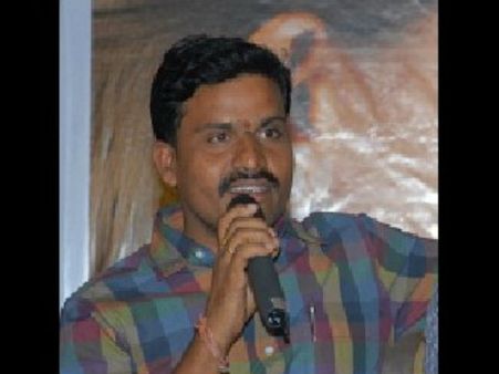 రోడ్డు ప్రమాదంలో సినీ నిర్మాత మృతి