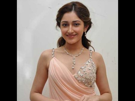 అఖిల్ హీరోయిన్ కు మెగా క్యాంప్ నుంచి పిలుపు