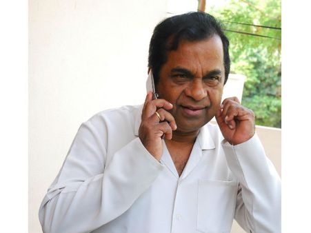 ఆనందంతో బ్రహ్మానందం డాన్స్(వీడియో)