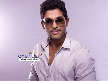 అమ్మాయిలంతా అల్లు అర్జున్ వెనుకే...(వీడియో)