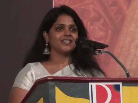 ప్రకాష్ రాజ్ మాజీ భార్య మళ్లీ రంగంలోకి....