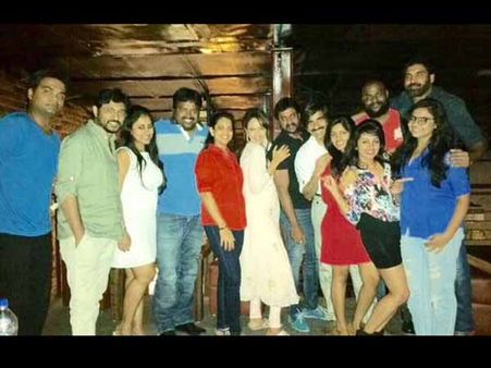 సునీల్ పుట్టినరోజు పార్టీ వేడుకలో సెలబ్రెటీలు(ఫొటో)