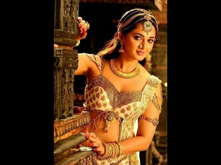 రుద్రమదేవి ట్రైలర్: అల్లు అర్జున్ డైలాగ్స్ వివాదం