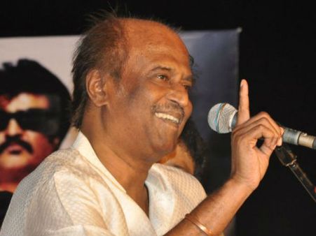 ఈ హోళీకి రజనీకాంత్‌ సంతోషంగా లేరట...