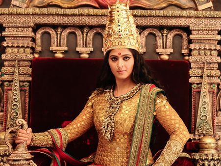 ట్రిబ్యూట్: అనుష్క కు పదేళ్లు (వీడియో)