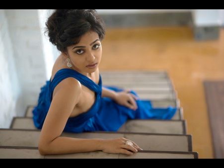 బూతు పాత్రలే వస్తు్న్నాయంటూ గోలెత్తిపోతోంది