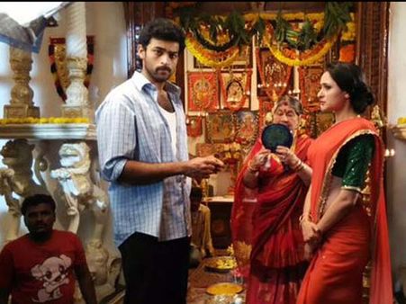 వరుణ్ తేజ్- క్రిష్ మూవీ లొకేషన్లో ఇలా.. (ఫోటో)