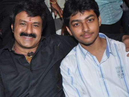 వరుస పెట్టి సీడీలు చూస్తున్న నందమూరి మోక్షజ్ఞ!