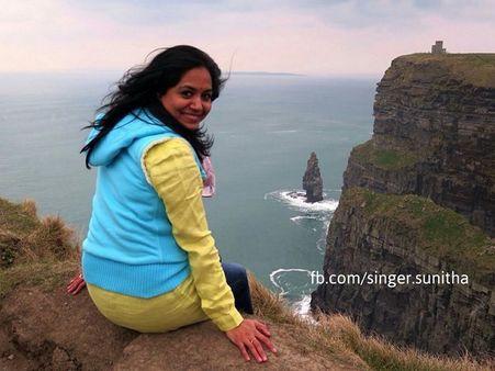 బ్యూటీఫుల్ :సింగర్ సునీత...ఐర్లాండు ట్రిప్ (ఫొటోలు)