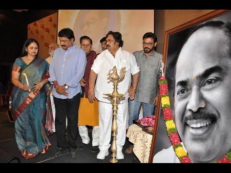 సెలబ్రెటీలు@డా. రామానాయుడు గారి సంస్మరణ సభ(ఫొటోలు)